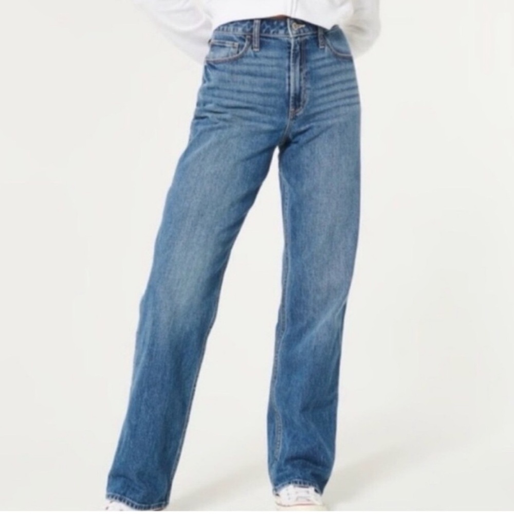 Hollister - Ultra High Rise Dad Jeans